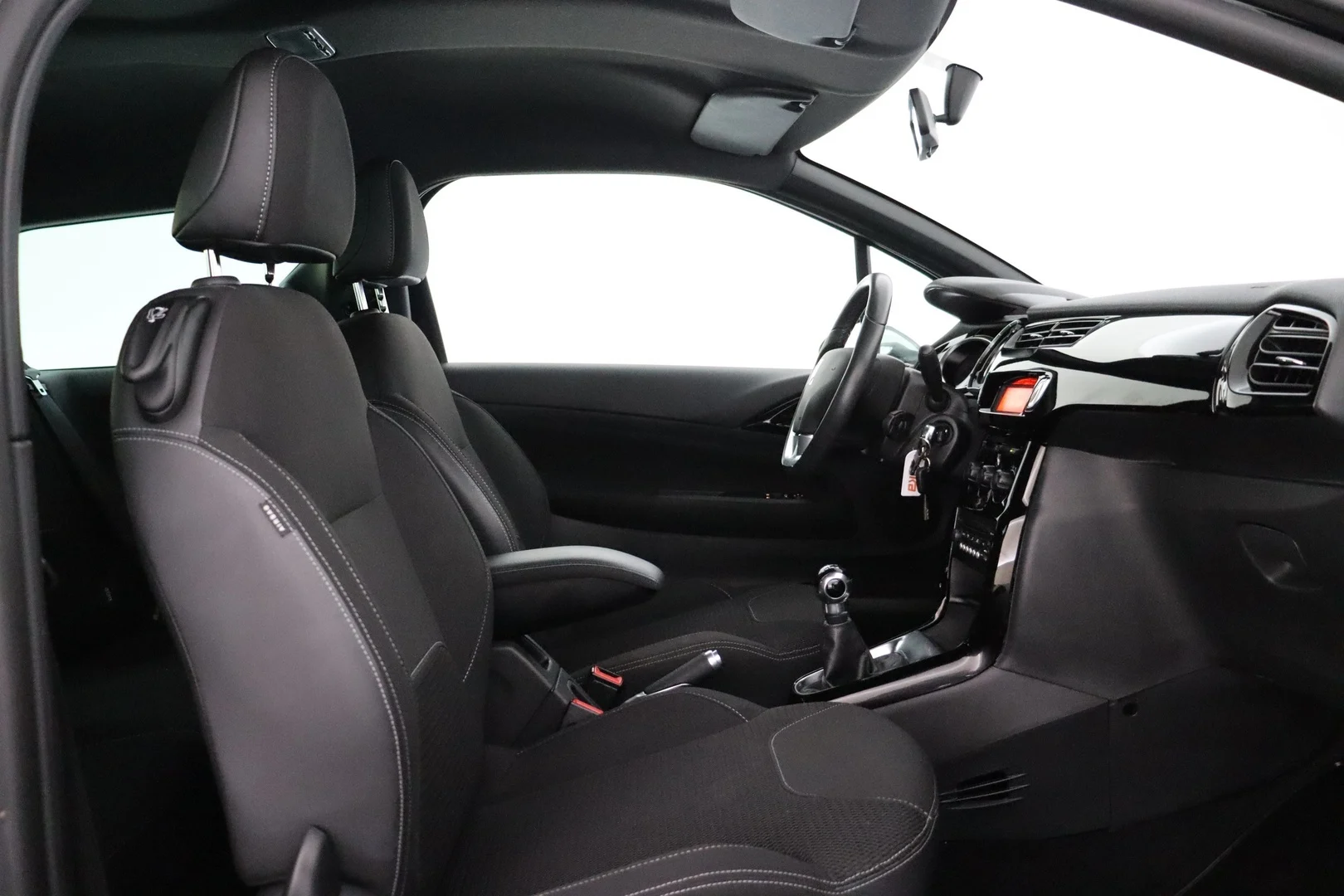 Car Image - 3w6xQmO213cVdpf5lVkqrz