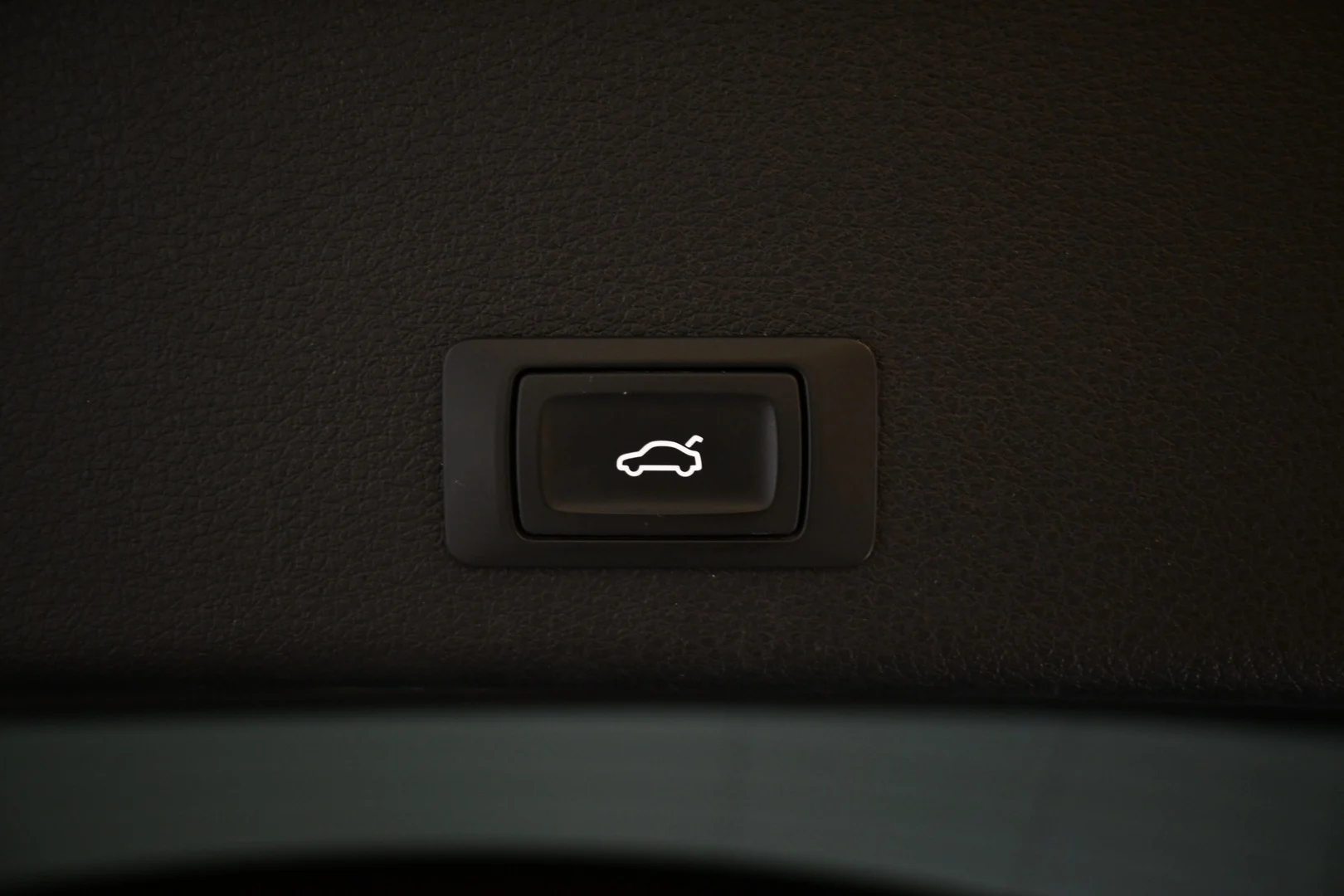 Car Image - 4KsusEdg4o6l5ccYdELA4V