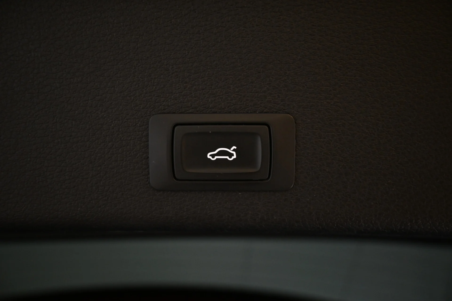 Car Image - 4KsusEdg4o6l5ccYdELA4V