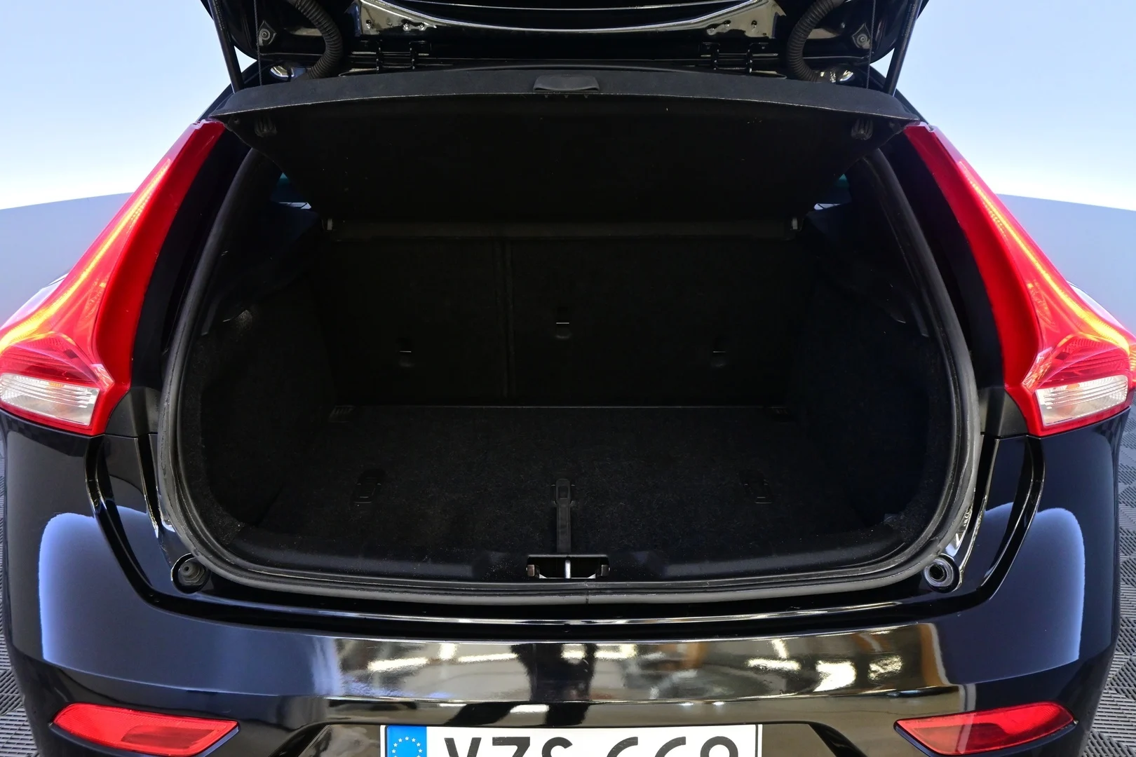 Car Image - 4mdtfUcZgnmaWz3L591bi5