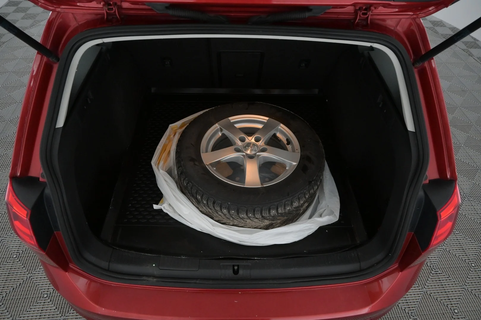 Car Image - 2W6ku3KvjtGRRoHnTDhS20