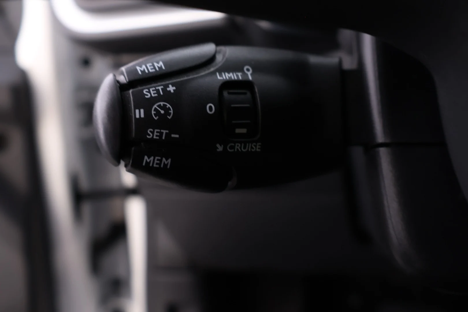 Car Image - 3szWca2g4XhDOVdSAhBeN6
