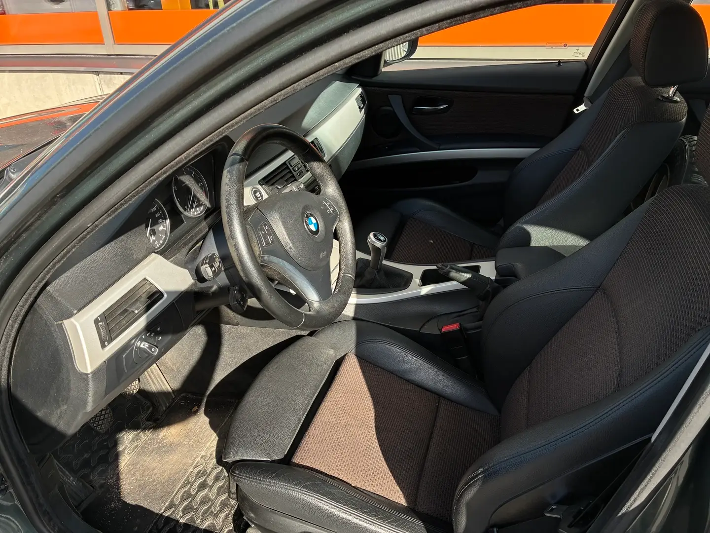 Car Image - 14RqUd3JJGyKiU7n9ujXxF