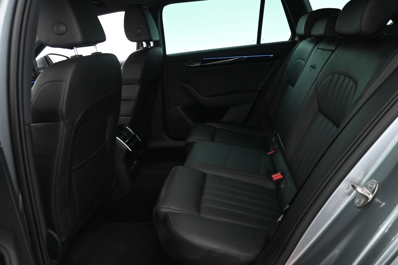 Car Image - 4DorlQxI2cwCwQVoO3kkqx