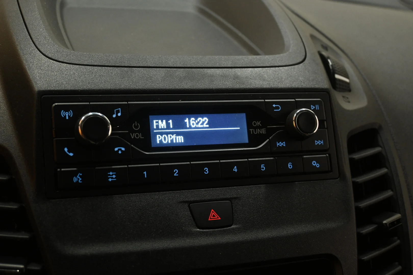 Car Image - 6PvnUNfe8eeQLiTx6JVkYm