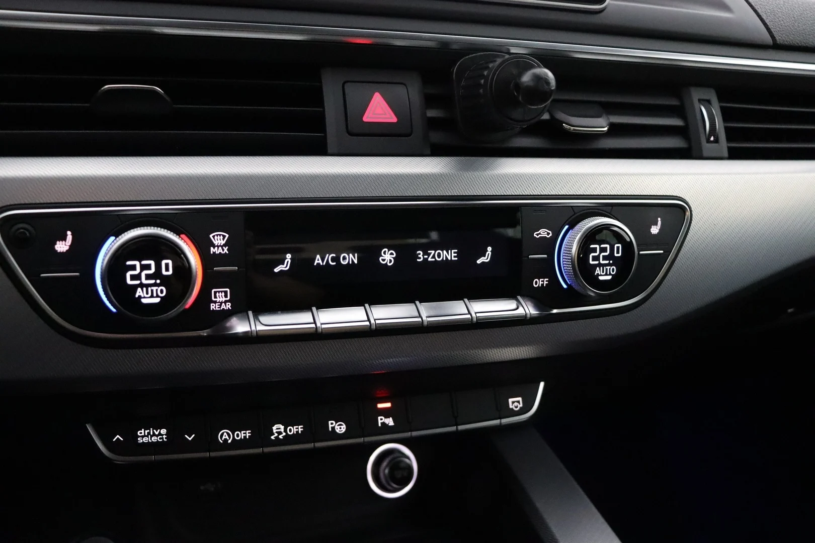 Car Image - 7DSjPDMKXvToiOLKCBrCVn