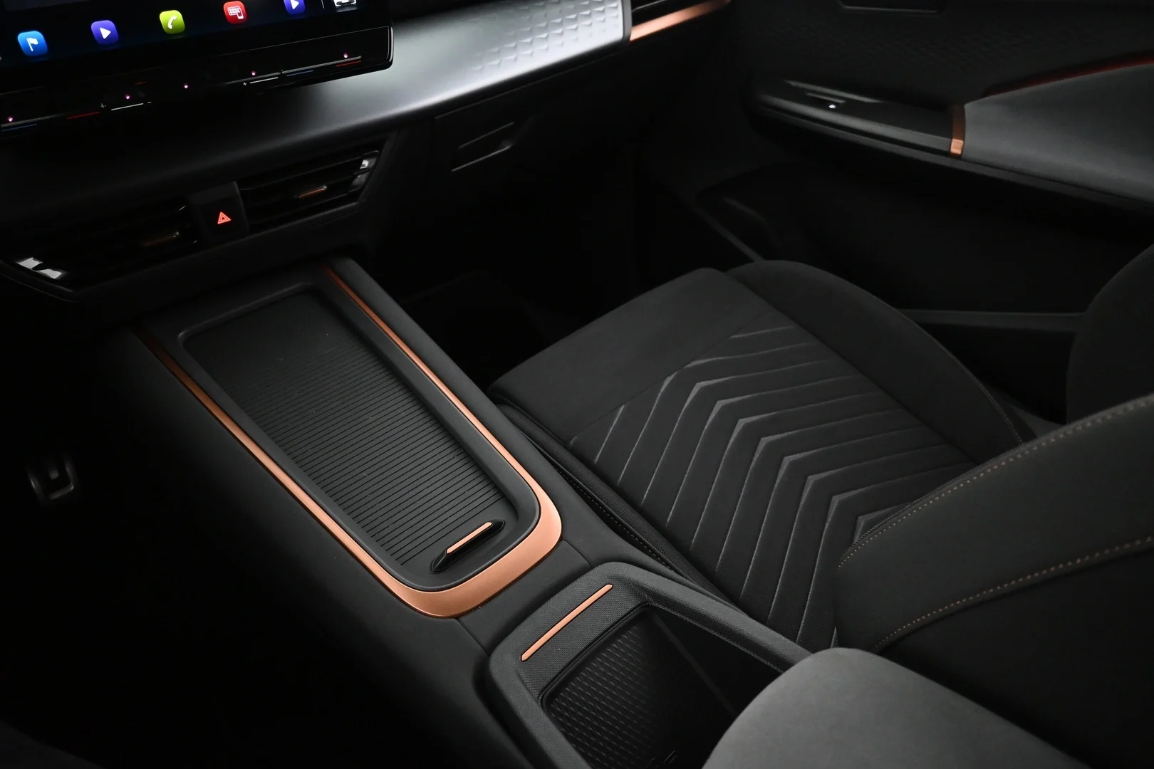 Car Image - 2iZLuVenobhca79rTjjUND