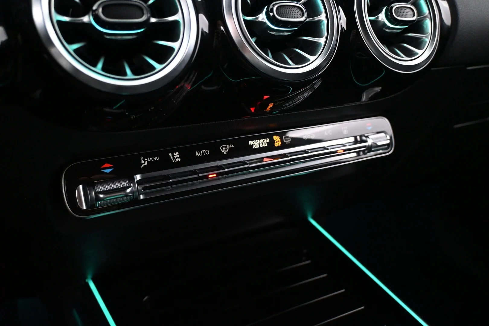 Car Image - 2T7IF9oAU3XIHAlm3c95wI