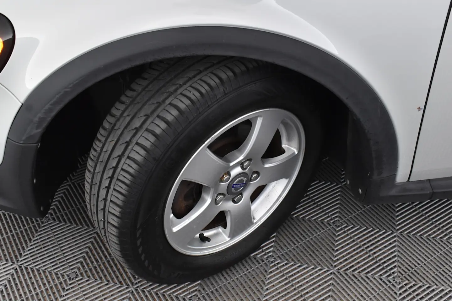Car Image - cjaL5d8EdaRo0SfDm6rrr