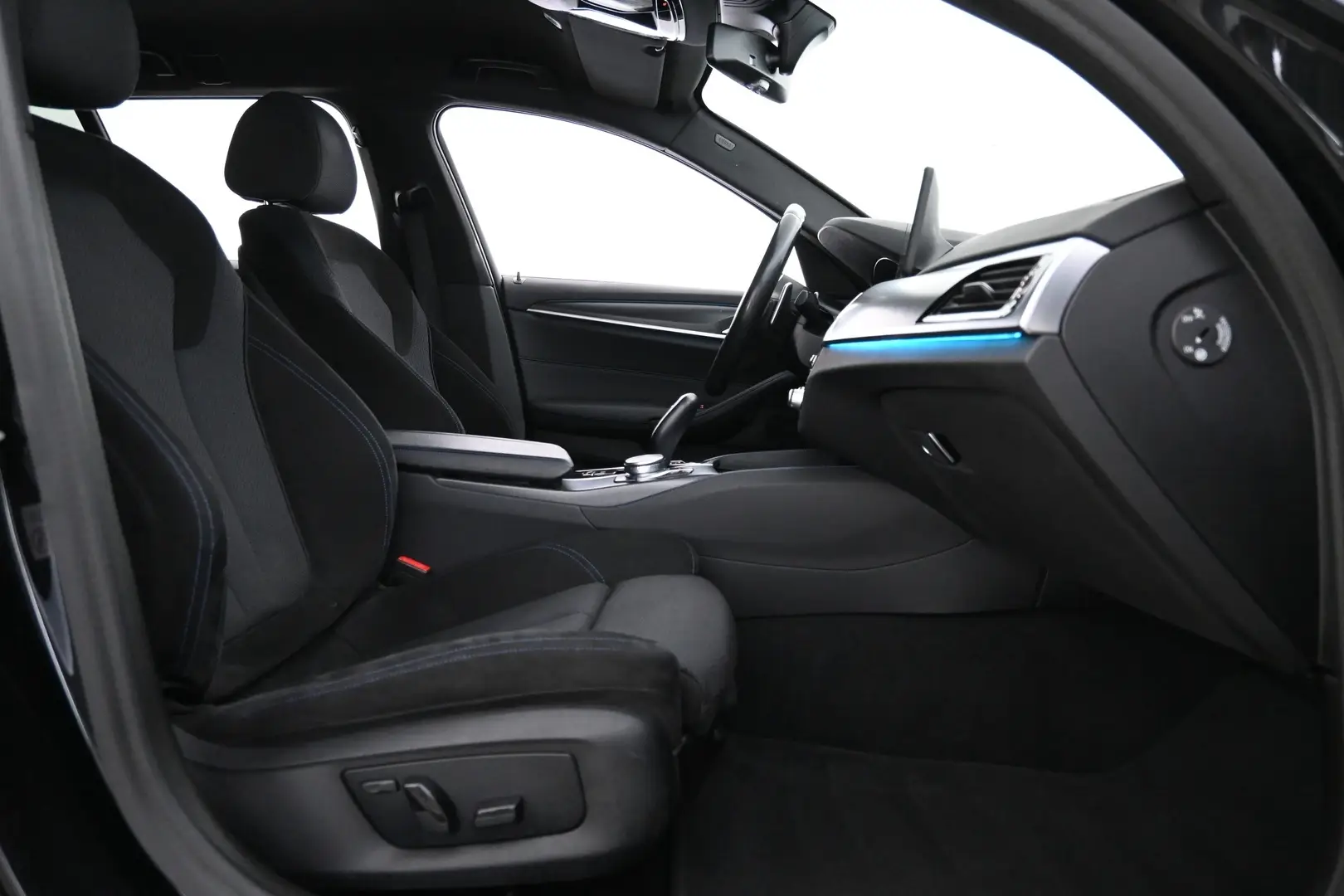 Car Image - 2o1gCc1g2a1InX1EMw4ngK