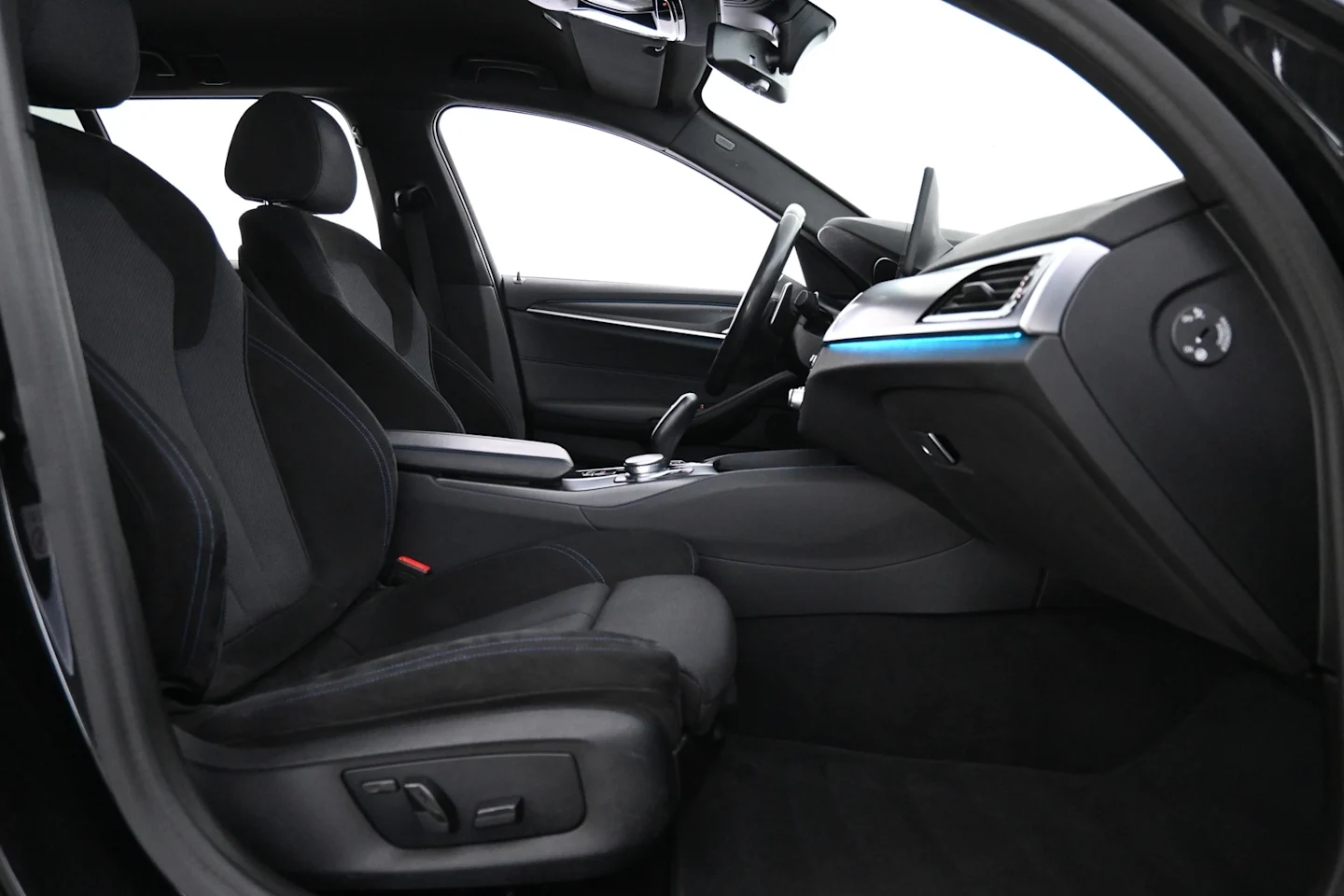 Car Image - 2o1gCc1g2a1InX1EMw4ngK