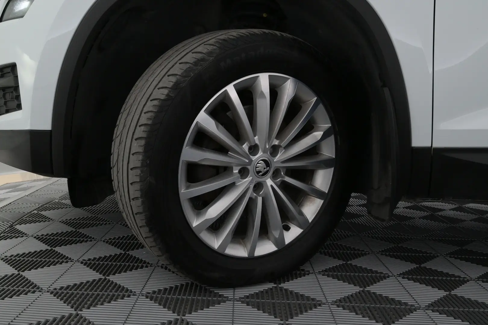 Car Image - 6VAlMILiVP9J8KbHu6L2pJ