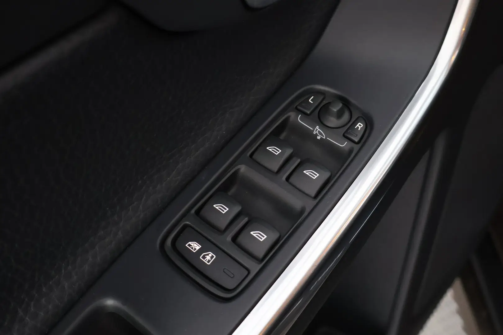 Car Image - 1nrhRW8RndTgpIP060AfcG