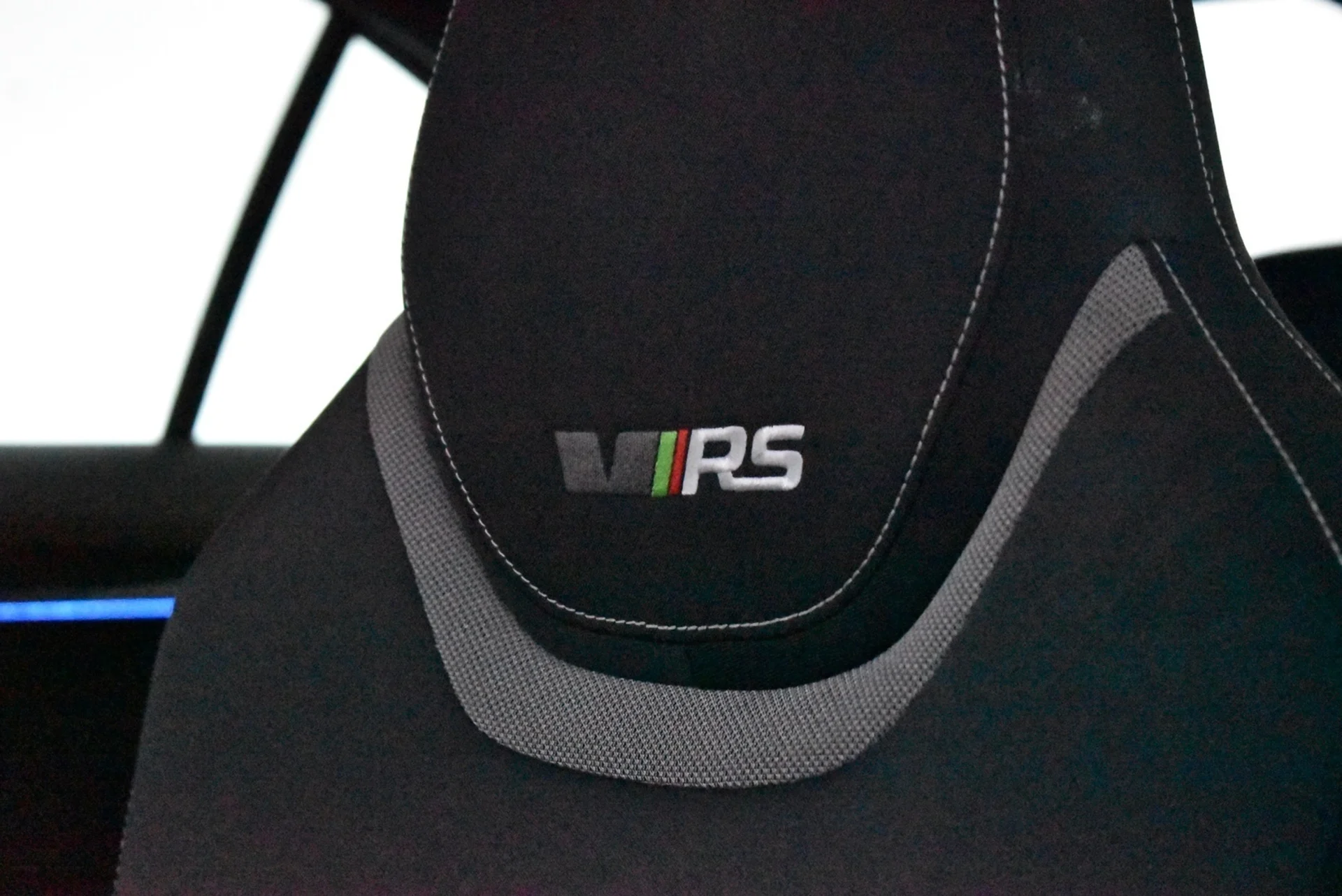 Car Image - ItE7tF32CNFd8XcG3qJ0F