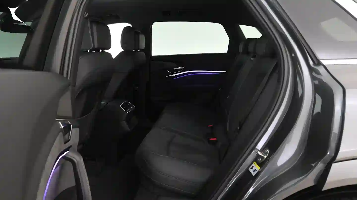 Car Image - 2Ji56n4gU5OsKzdobDPTuK