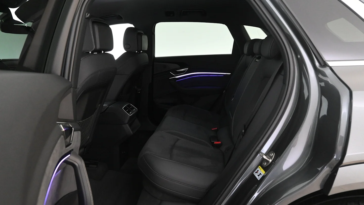 Car Image - 2Ji56n4gU5OsKzdobDPTuK