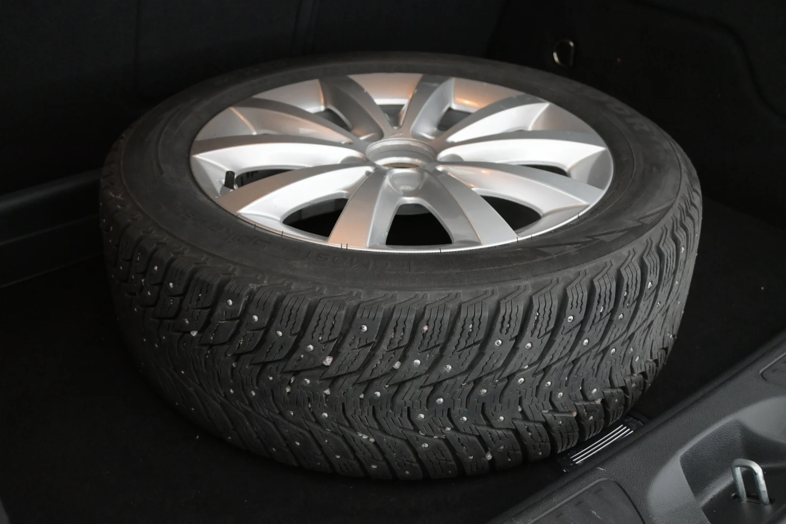 Car Image - 6Sl2BsVmZKFT3BxSWNHJYv