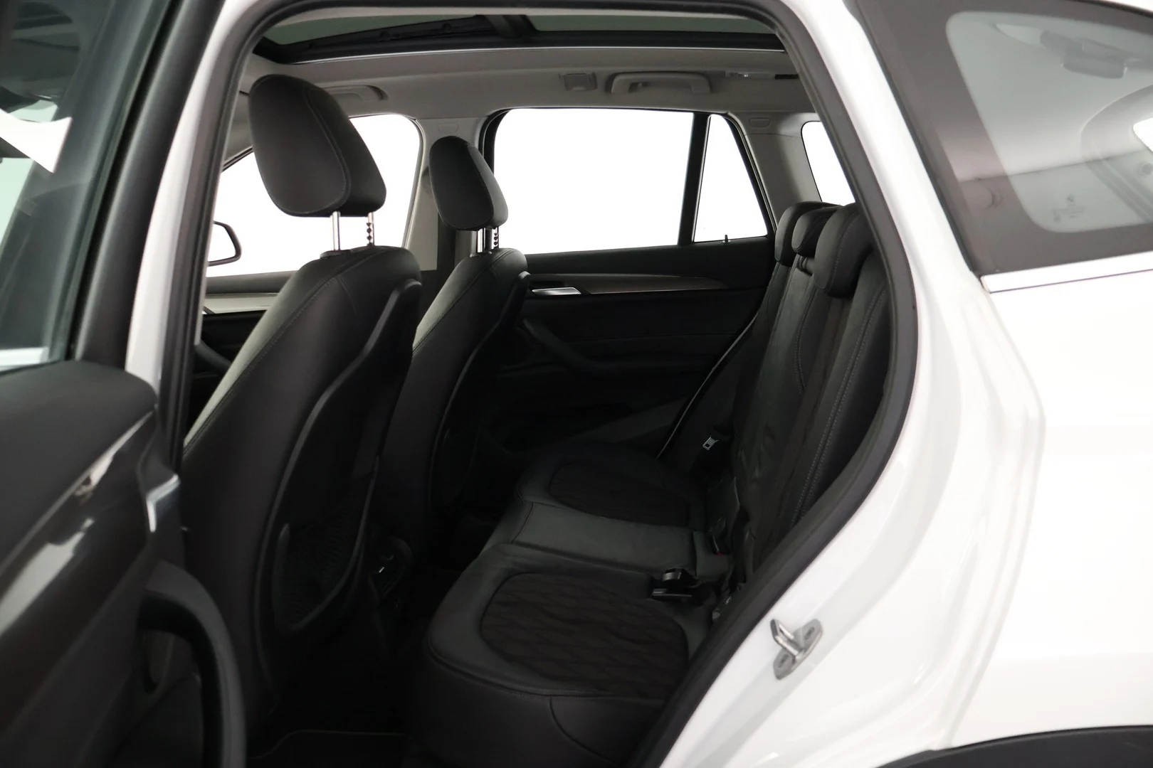Car Image - 76zAHuIgi8fK0H5pRatdFp