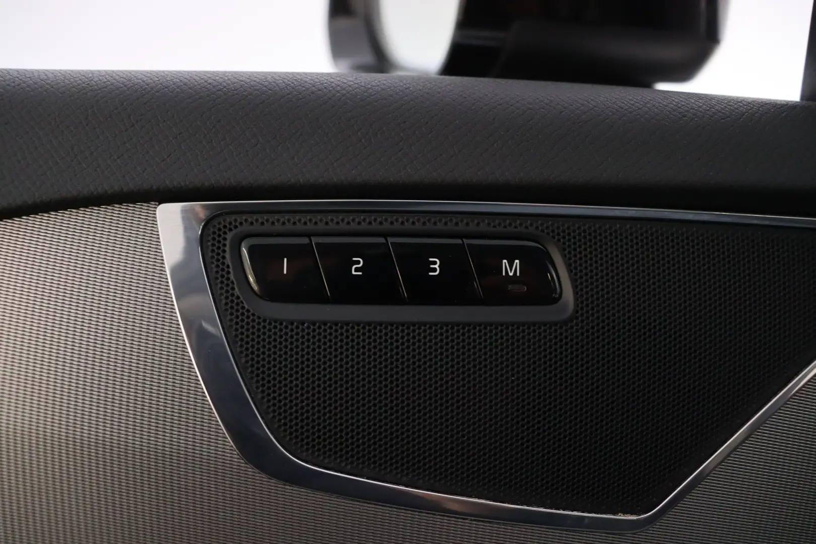Car Image - 3PTcJPoHKgGGeH6mXeS1X2