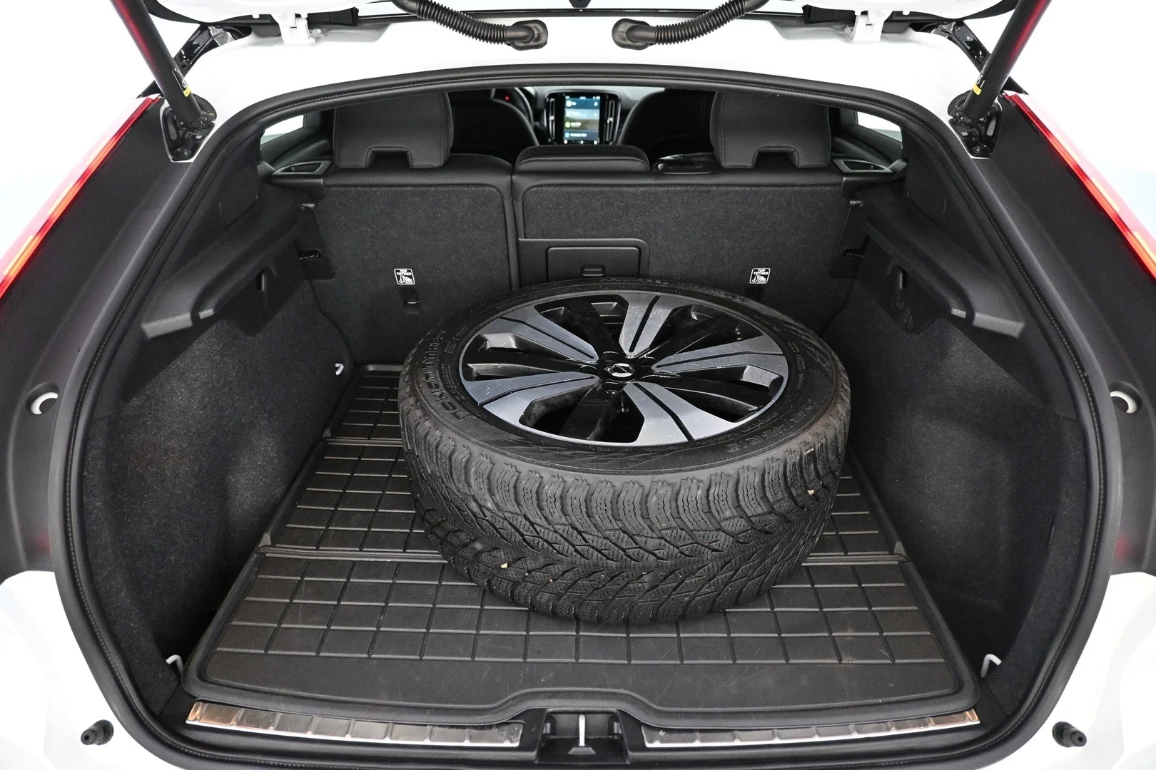 Car Image - 44qCzA8rte3ESzSttgGVId