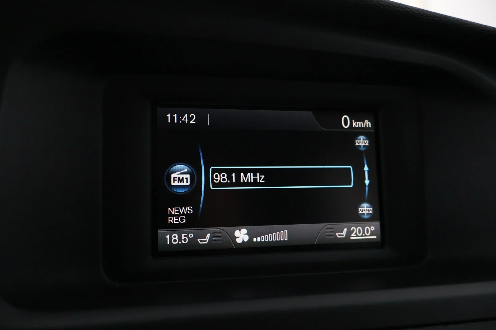 Car Image - 76No27FeUSq4m57u6d8llG