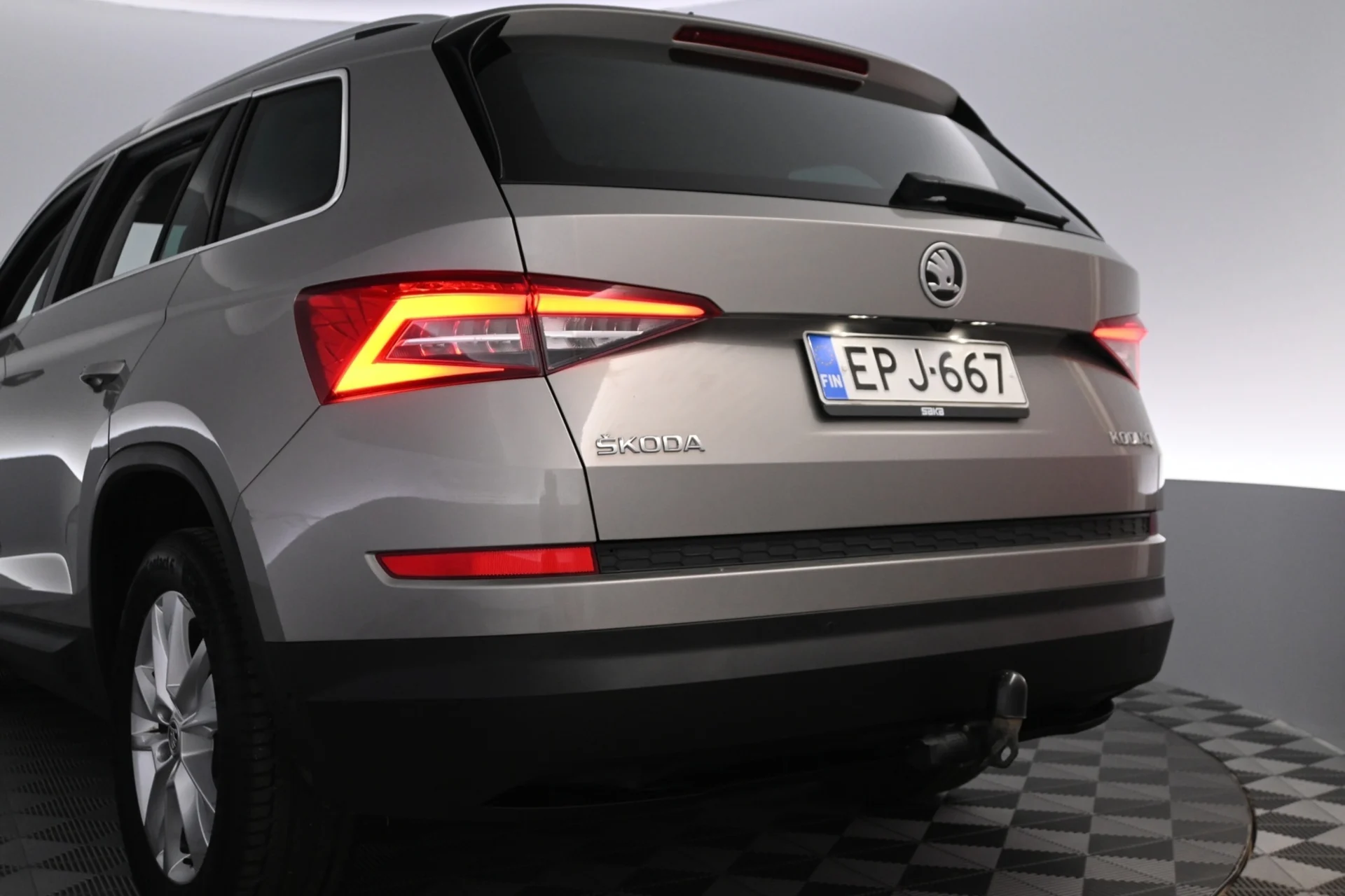 Car Image - 3SoY7u4VcKUvuY8ORQyNC6