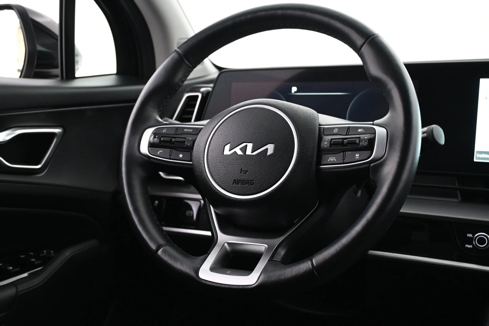 Car Image - 7e2NYlwGKkPMkpFIGonr0d