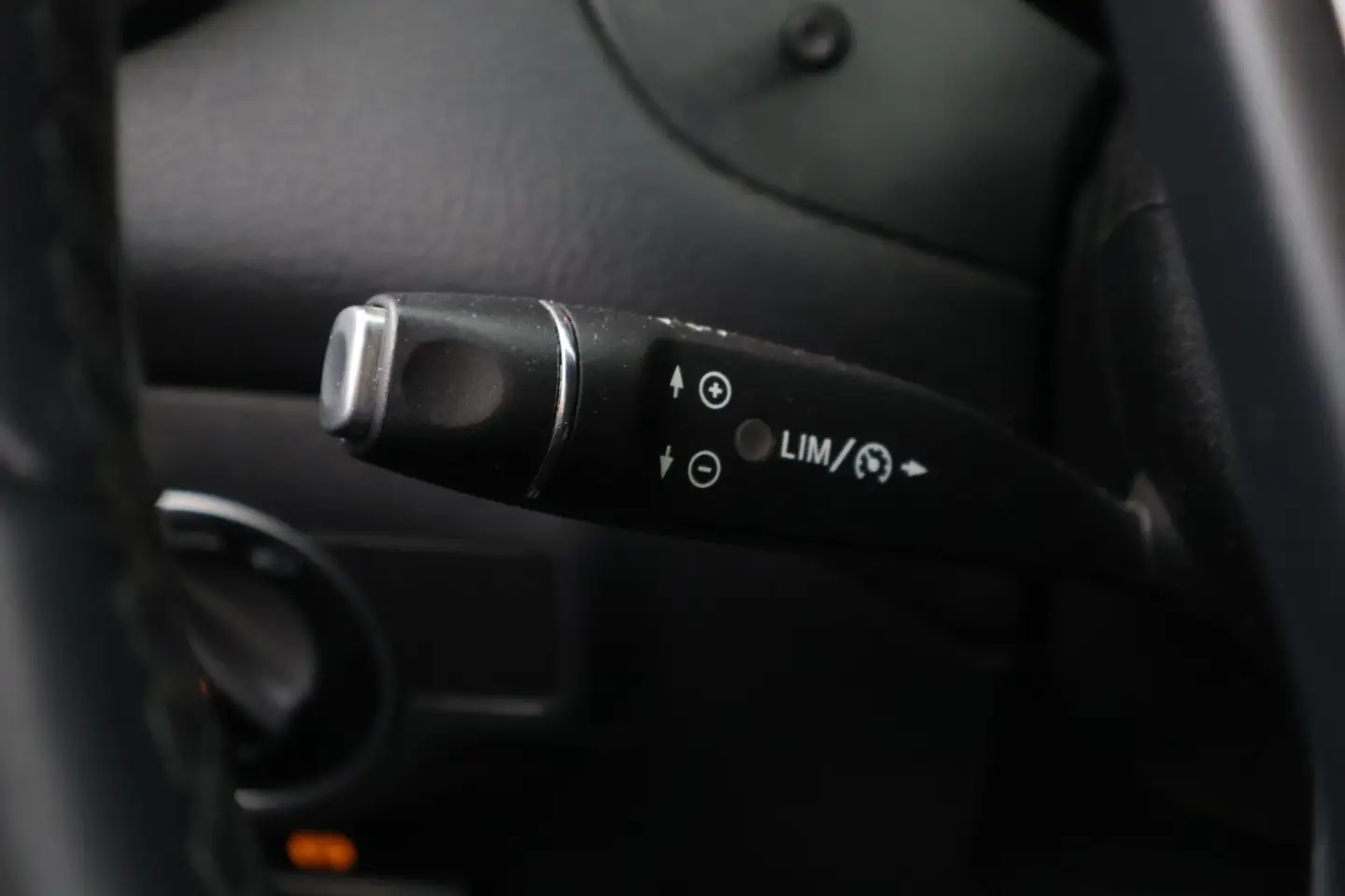 Car Image - 1DB176wg28Jr9Jg69QGBKD