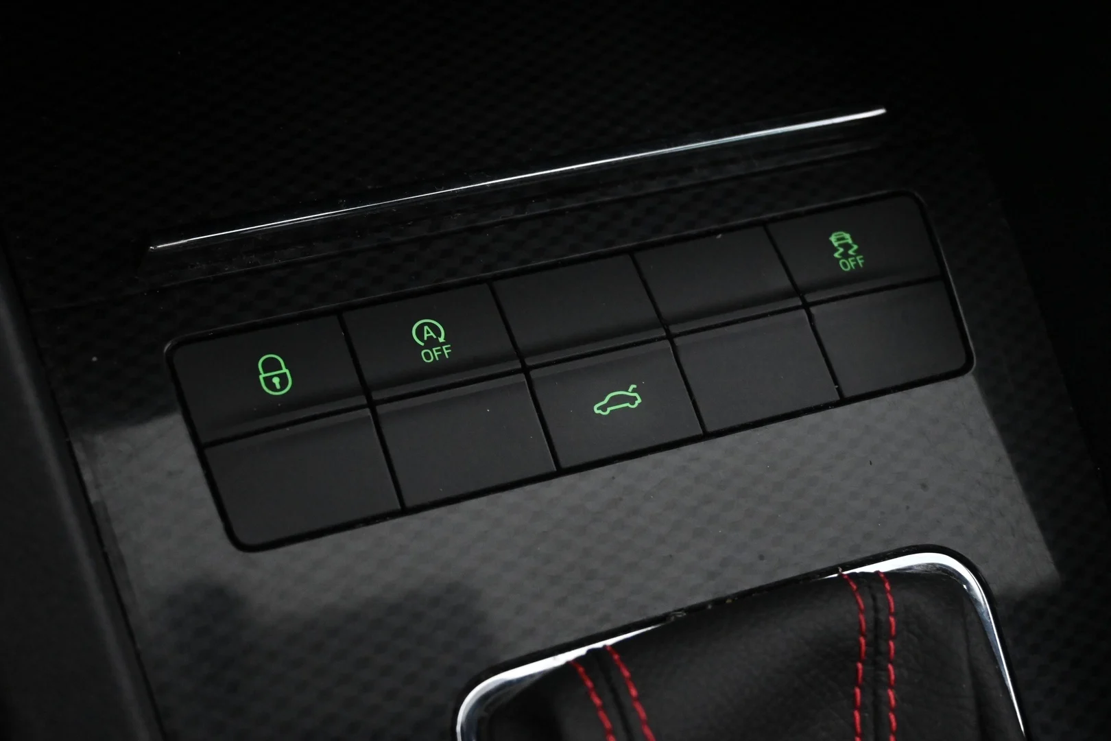 Car Image - dXYF3UzpEi1I6avoTLxot