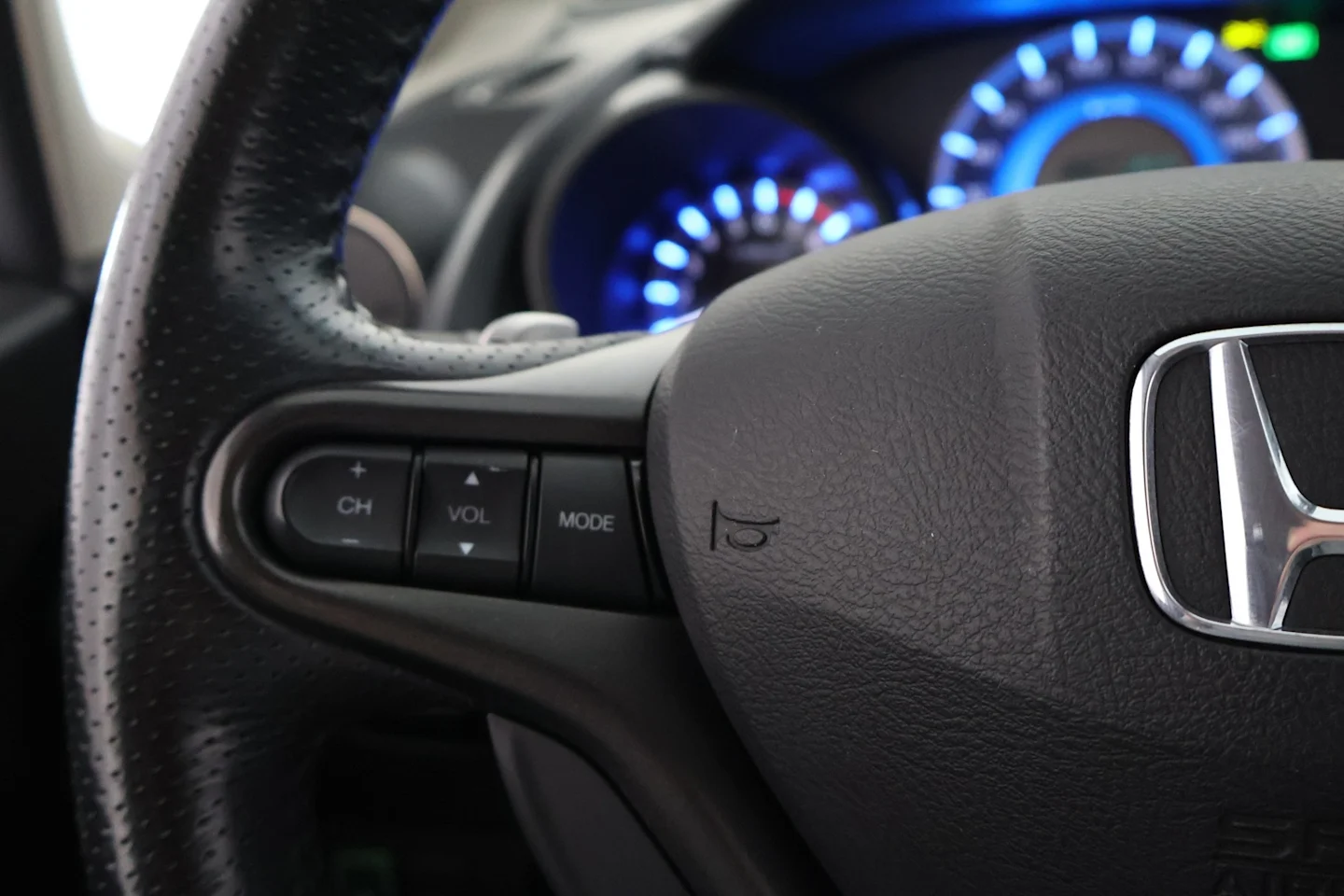 Car Image - 73K3Y8fbcHvEEMhZB69UXJ