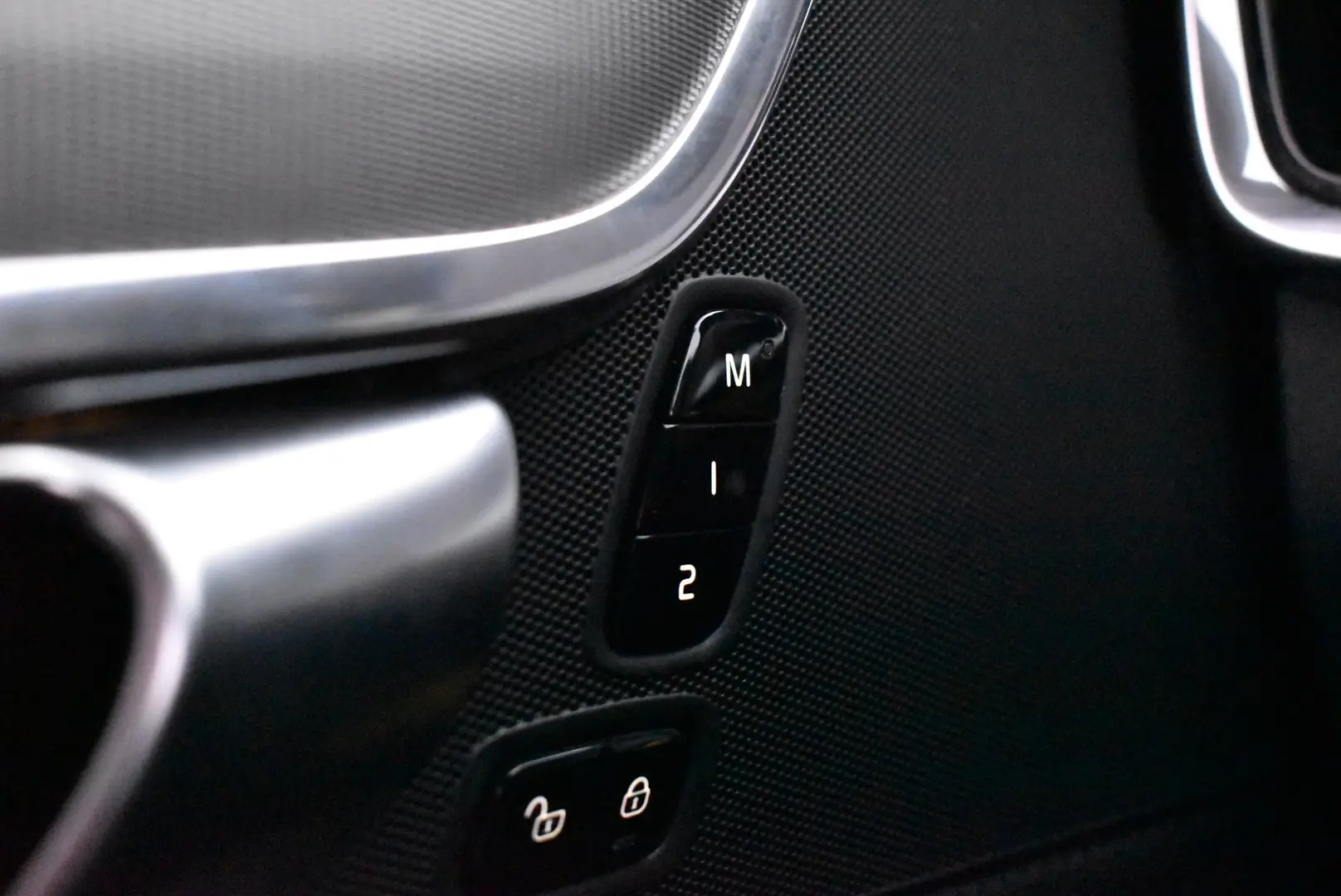 Car Image - 1e9fGs4AKUMRy7C7q8y4tz