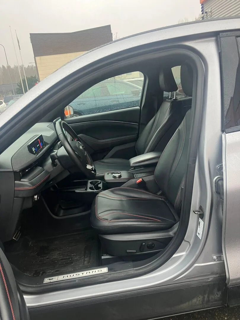 Car Image - negvO4Ogw7Cbus91kmxnT