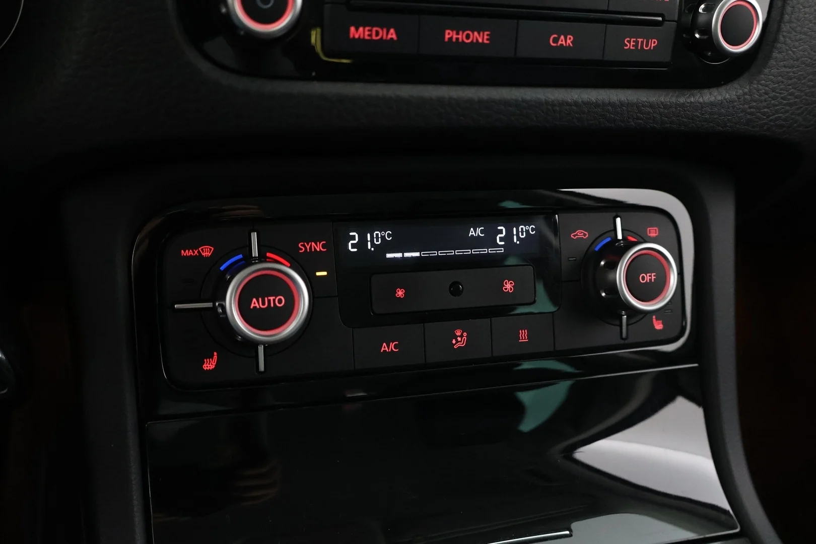 Car Image - 50bQSKPKUdplPkw9hT5JTe