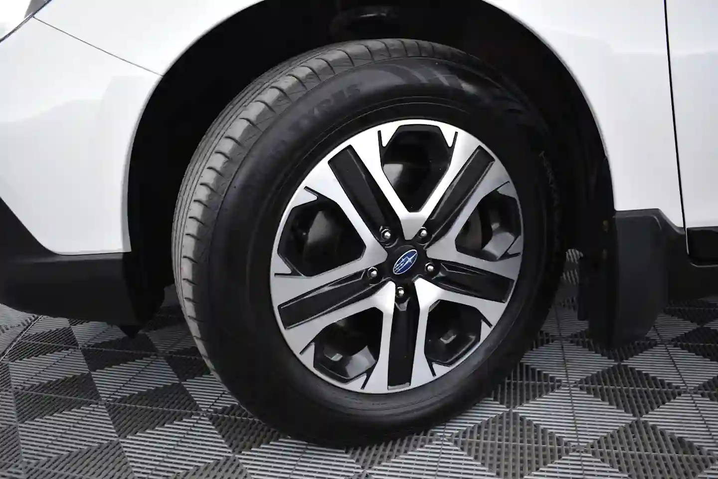 Car Image - 2XvFDS9OSBeKUG2pEWeJAl
