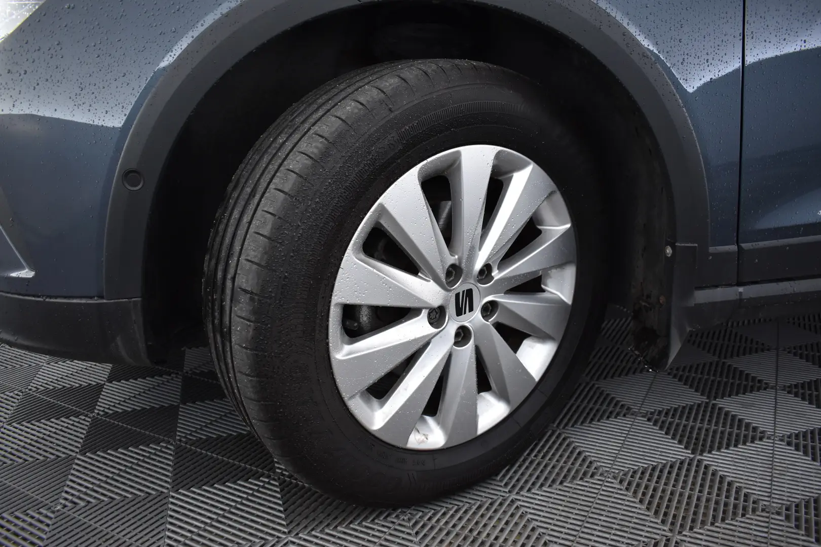 Car Image - 7wnYBNxSlCVZocsAQA8XK7