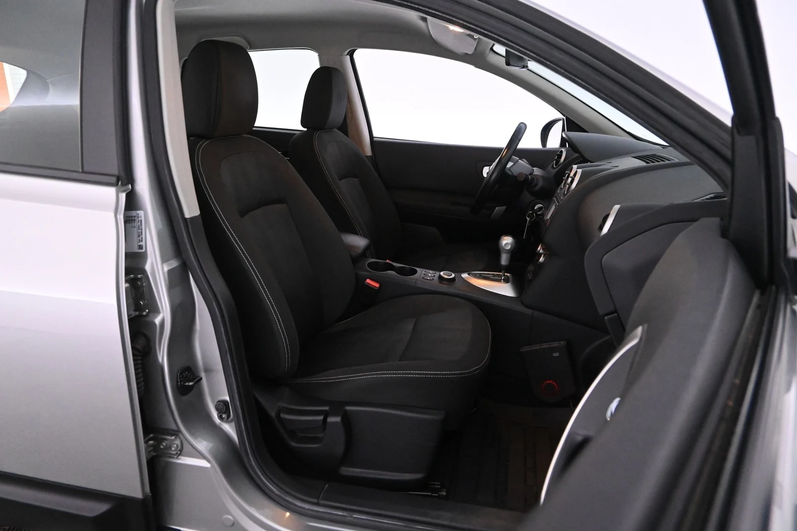 Car Image - 17wj03fBq59DSC4THrWWfd