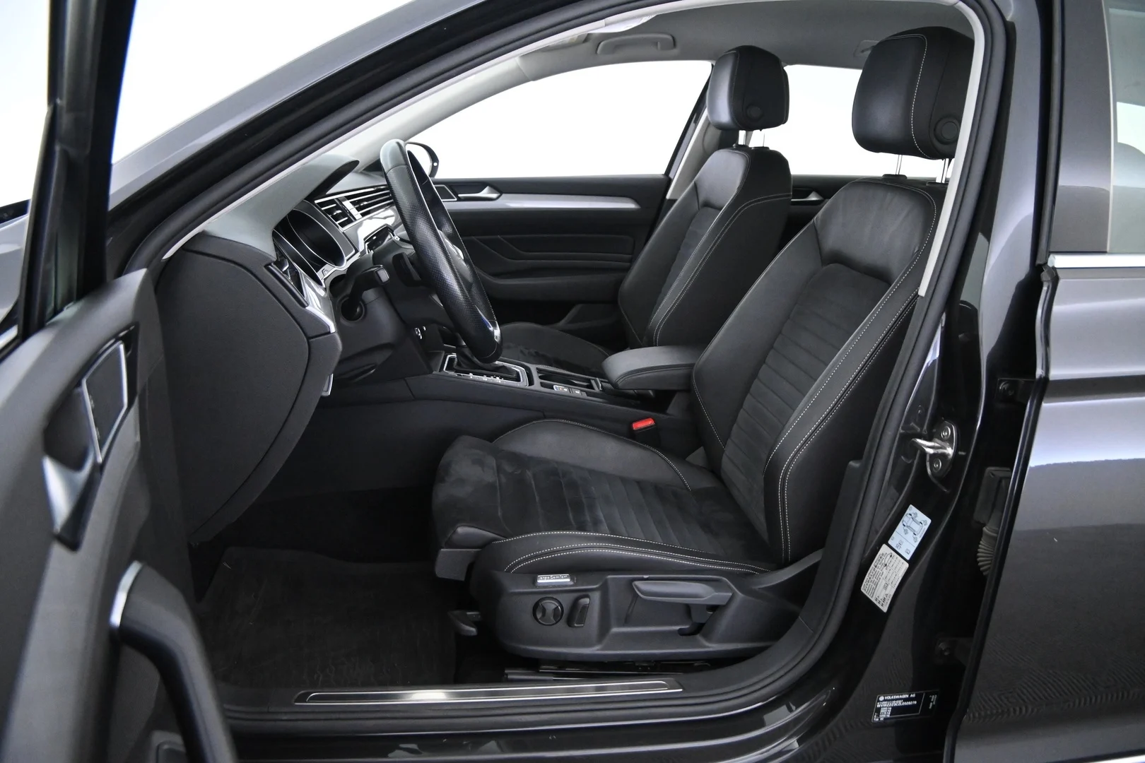 Car Image - xFs6D48EJ0gZrP6WQ171x