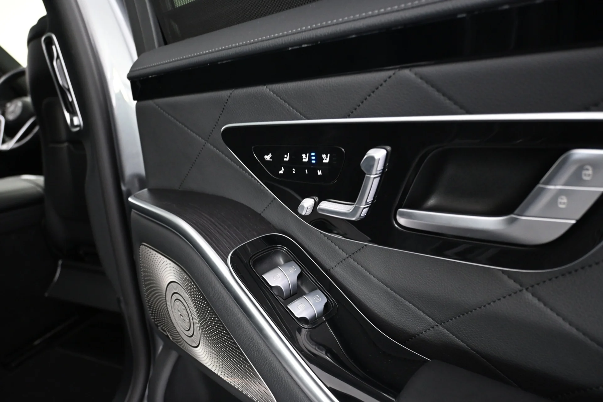 Car Image - 4Ni2jvOTsU7yFvlV3g1Dip