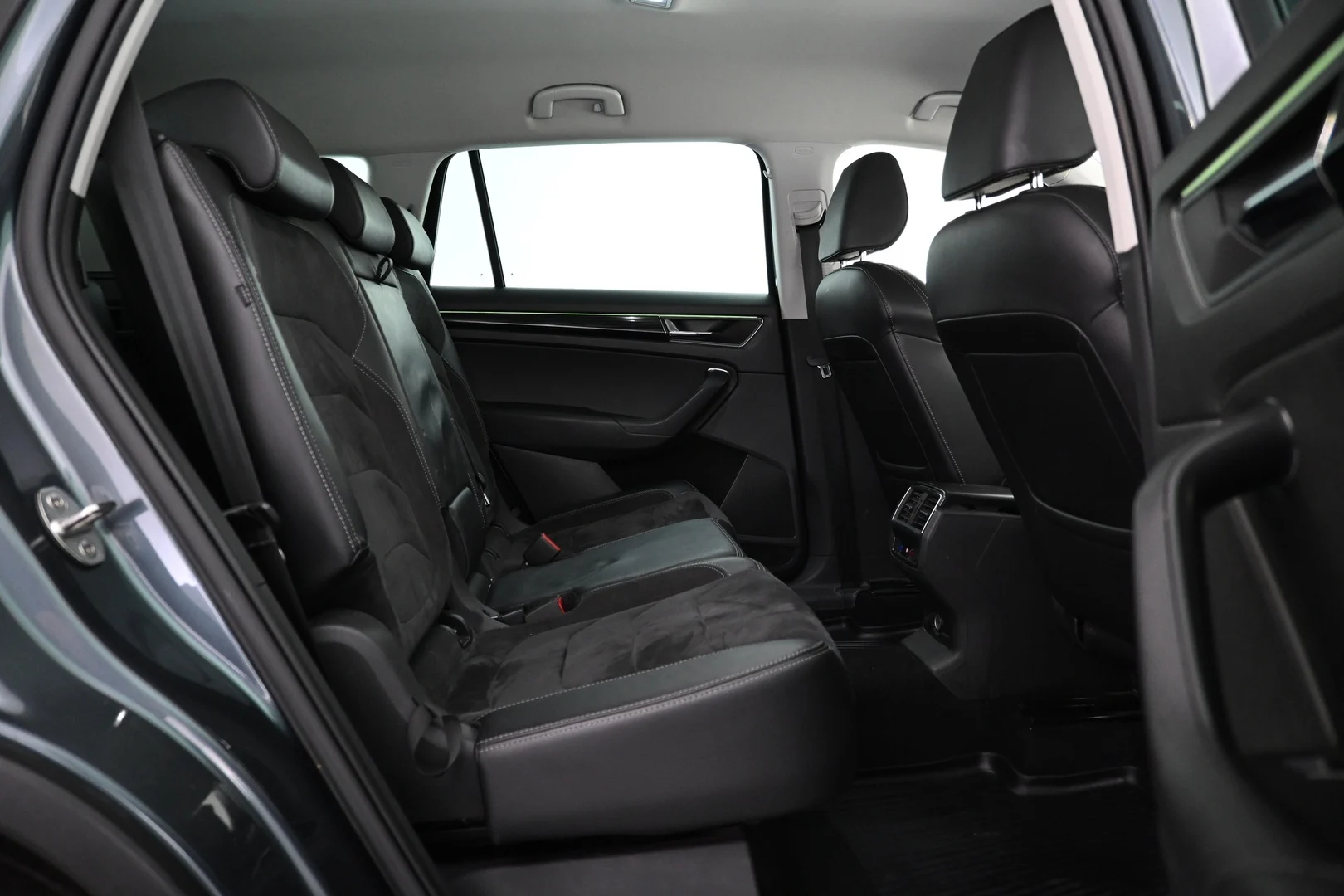 Car Image - 5H43SlmZkTbbpxXUs5Xarz