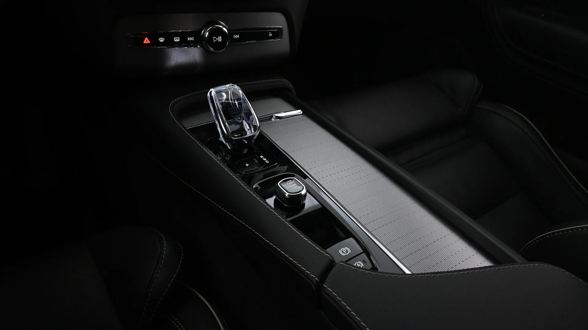 Car Image - 14obBX9CDBYcvL1pL2j0VC