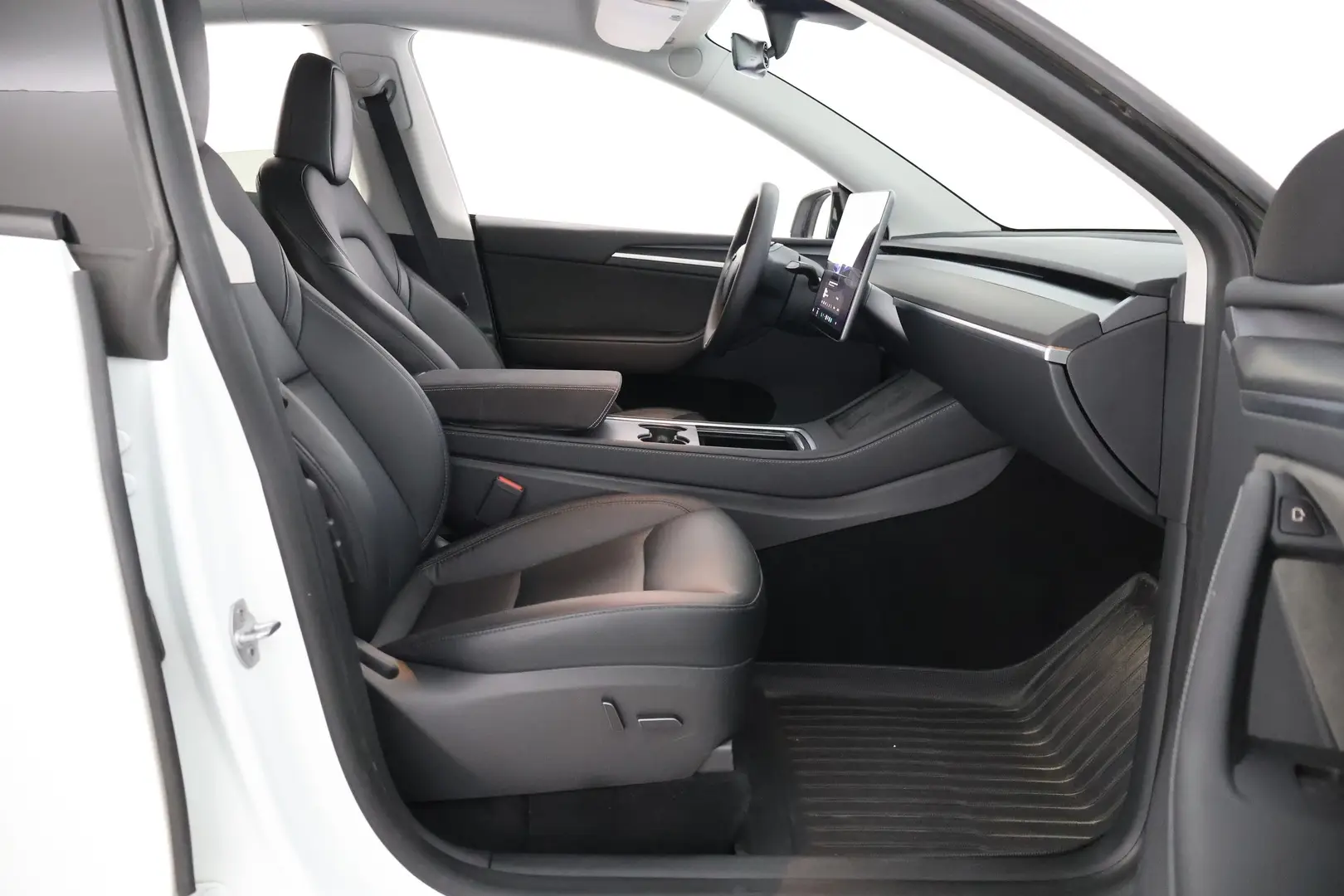 Car Image - 1AX6fMHDADDDLQqrhMfdQB