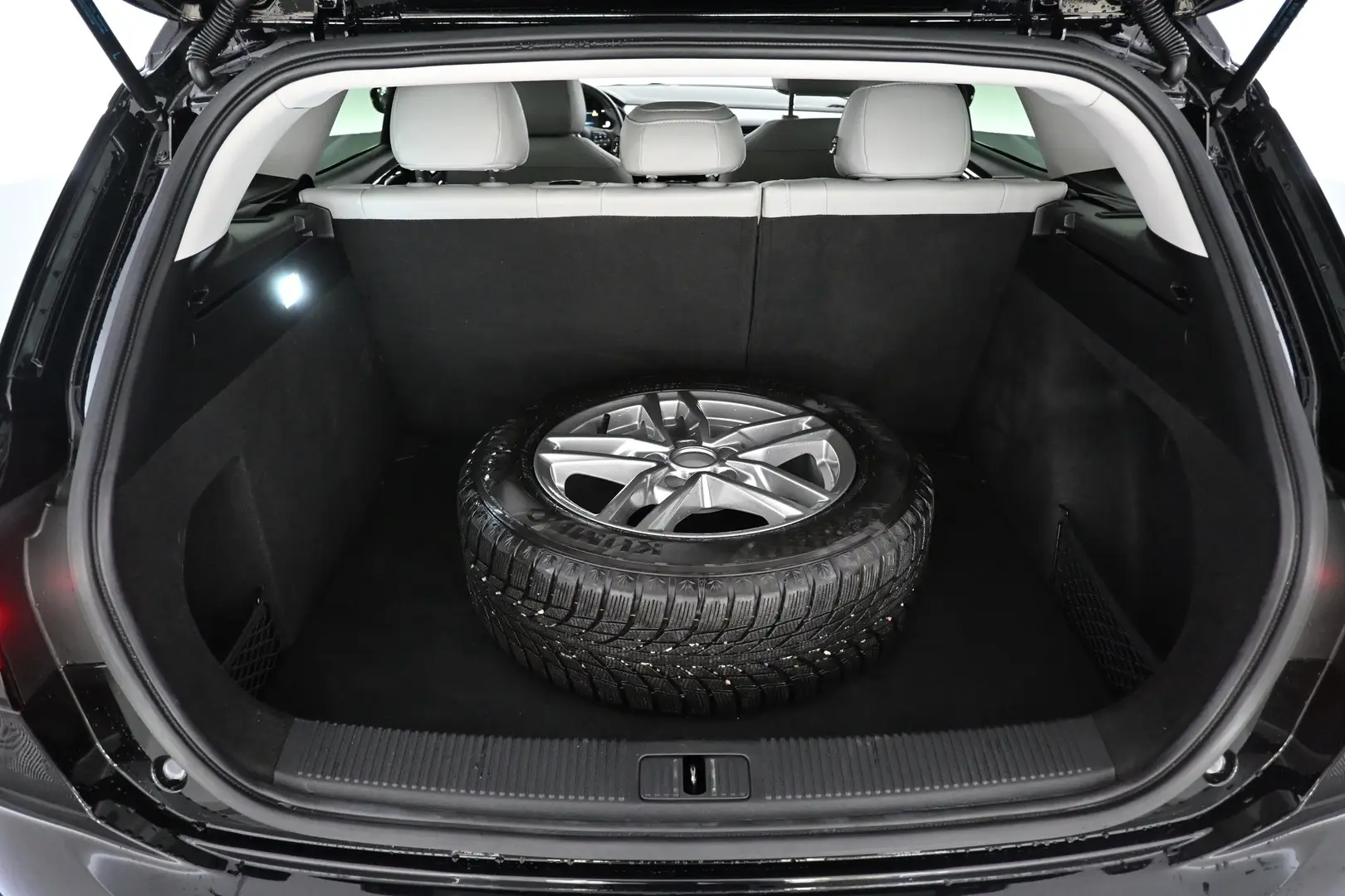 Car Image - KPYKQeoxSD4m4BOpxpijj