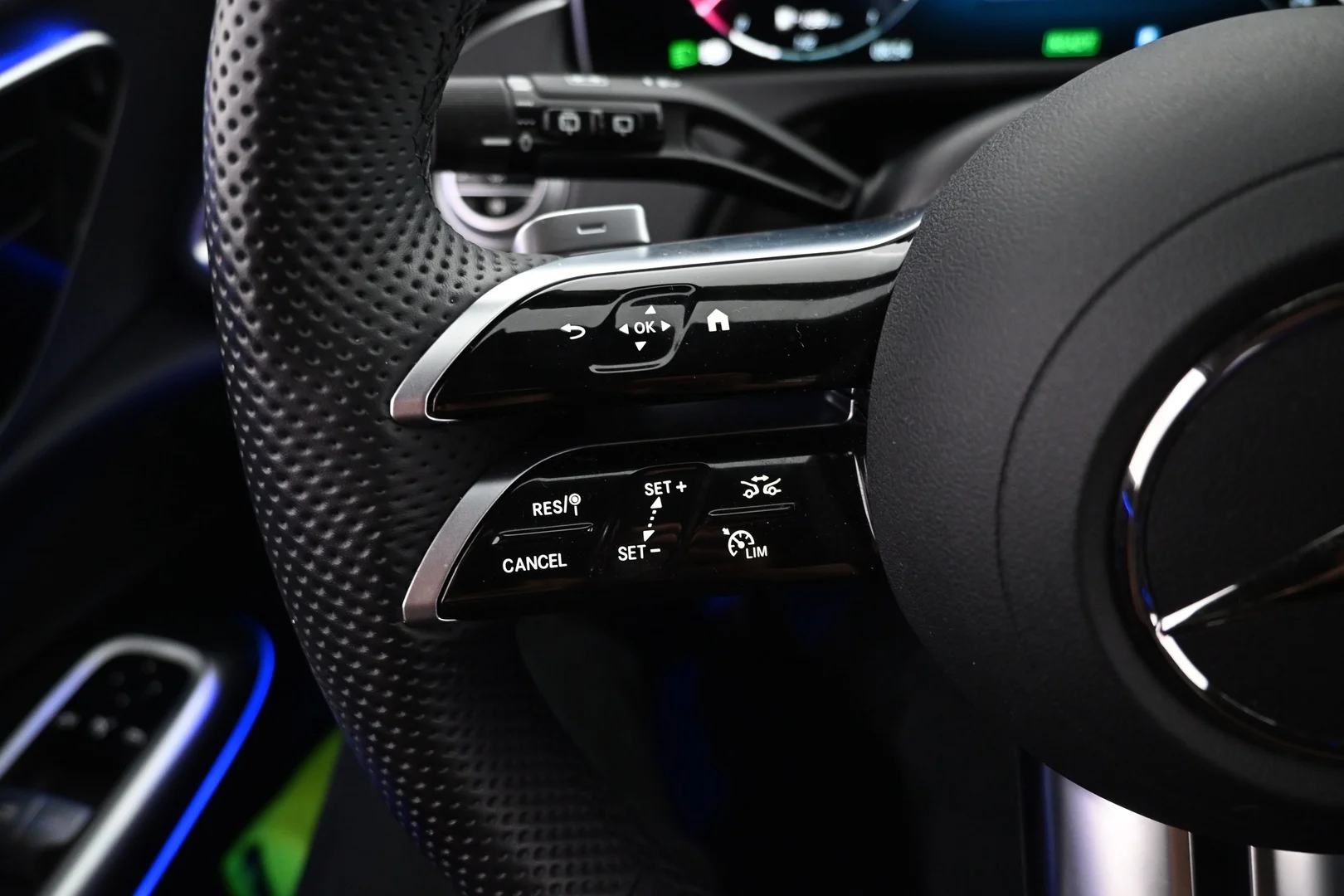 Car Image - 49N08pO6l9LmBIrjrSv1qt