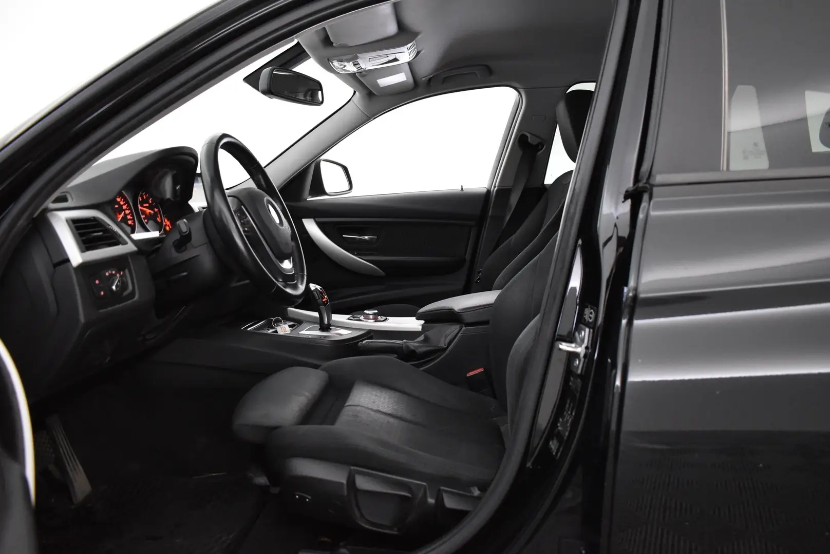 Car Image - 5Zqh14LZB2jTO84X7lRbx7