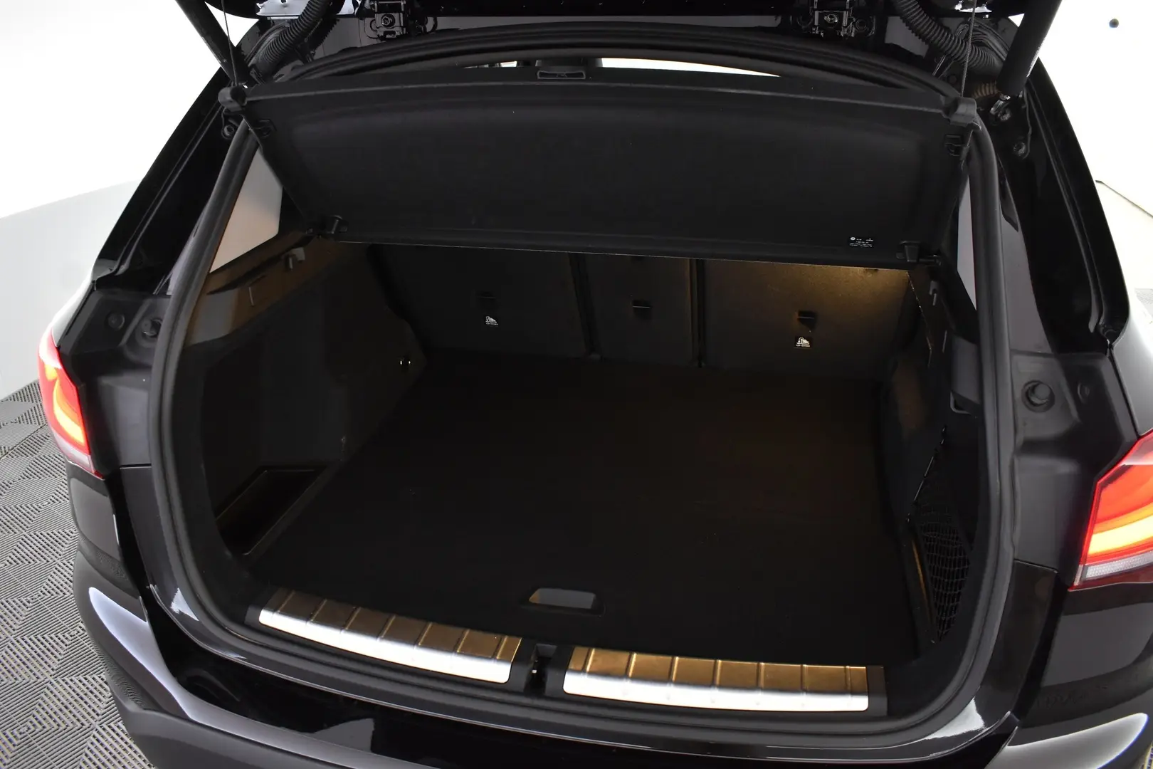 Car Image - 4k1OYvvpMnaJQWAcWGFxA4