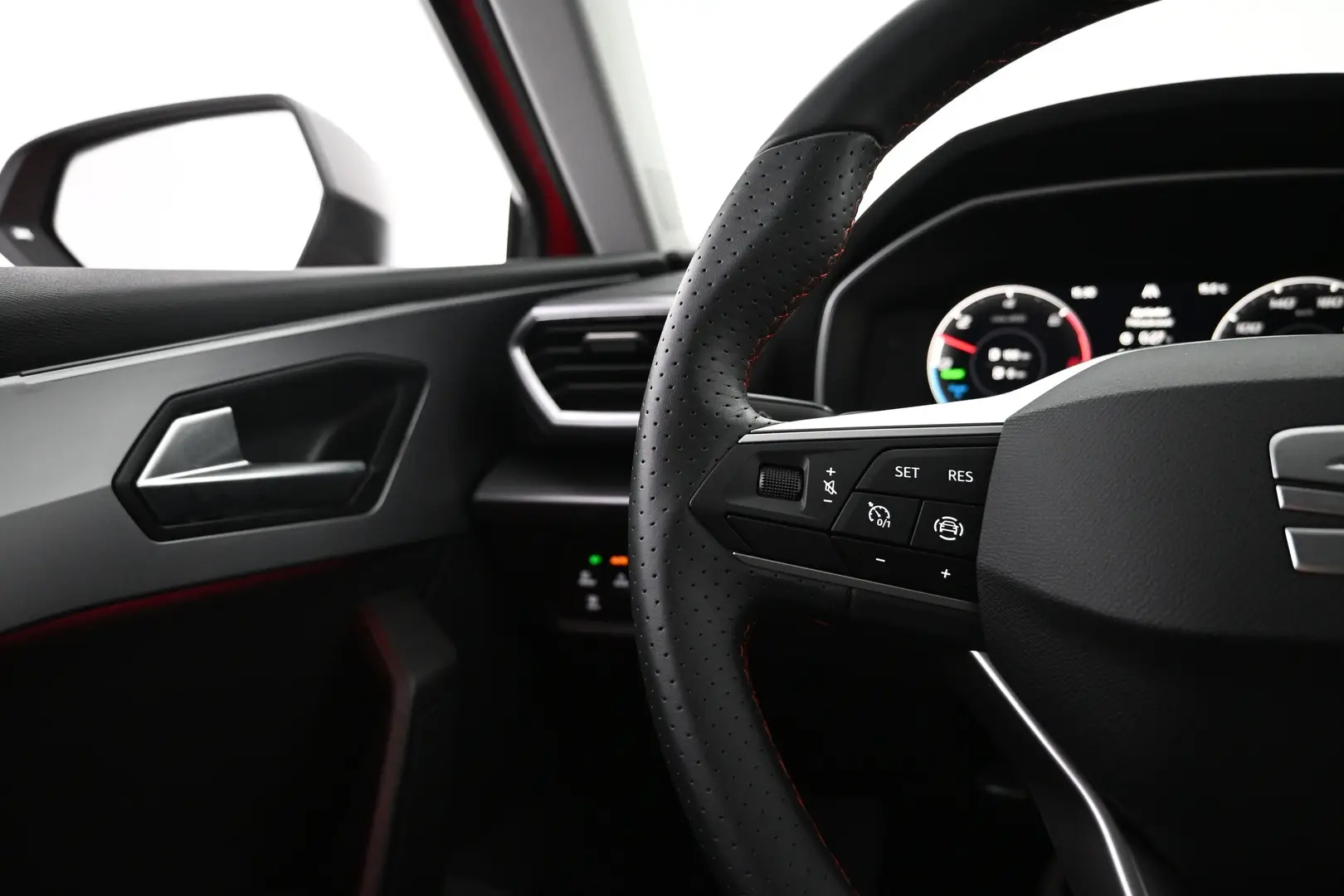 Car Image - 14eTA3QbSDVsEcz4YteUdy