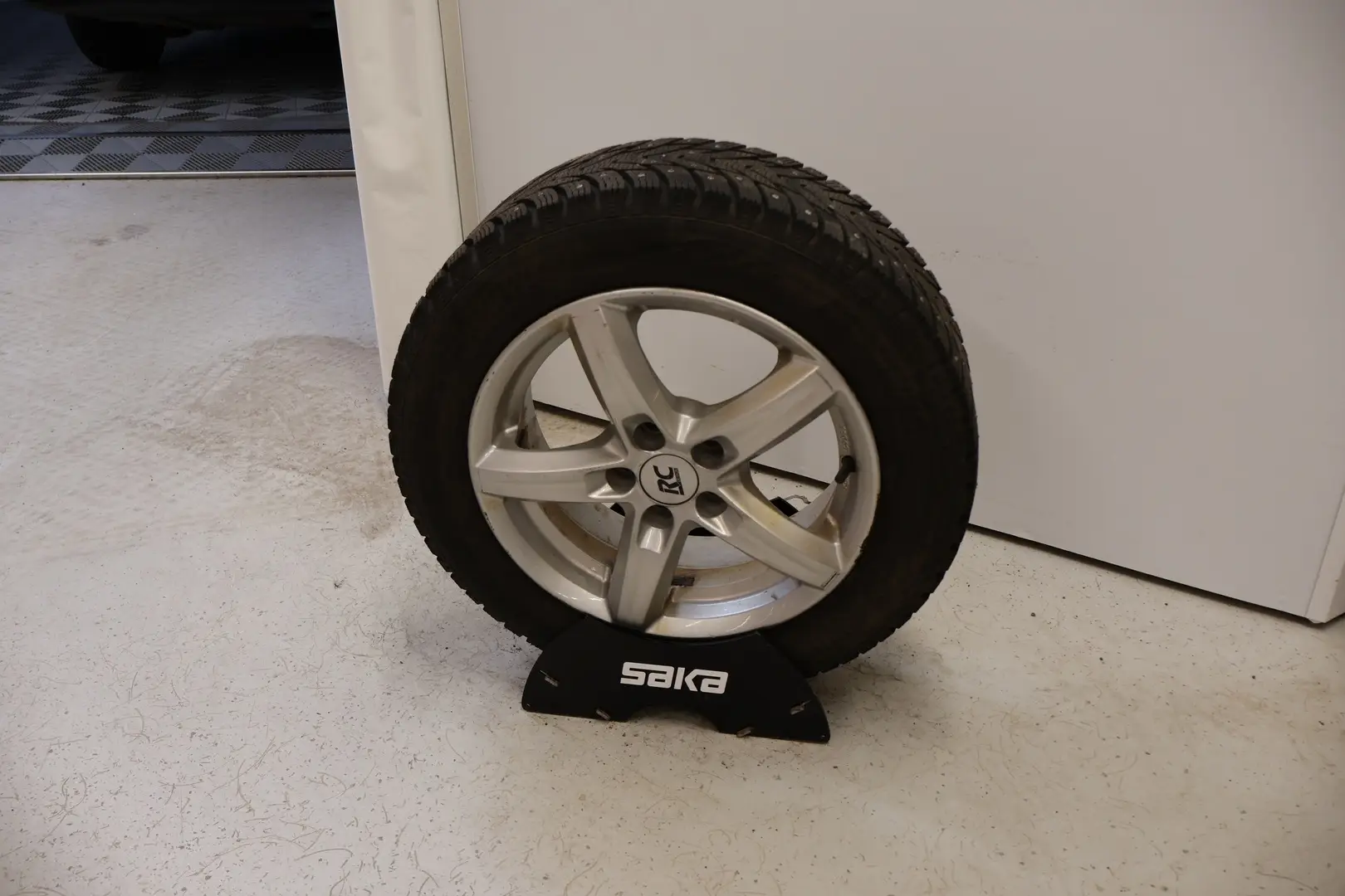 Car Image - 14LJBjdppavA5XptYf4ZUi
