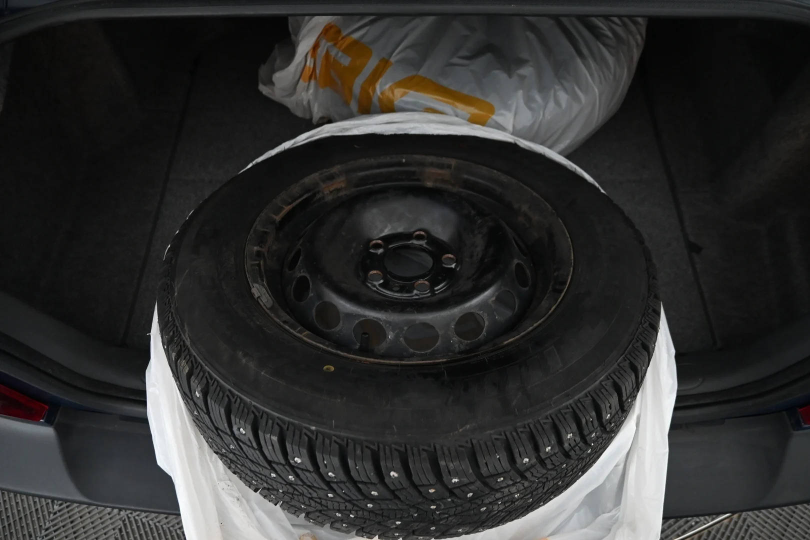 Car Image - 1hJhvYyNFsdkLp3NkZIECV