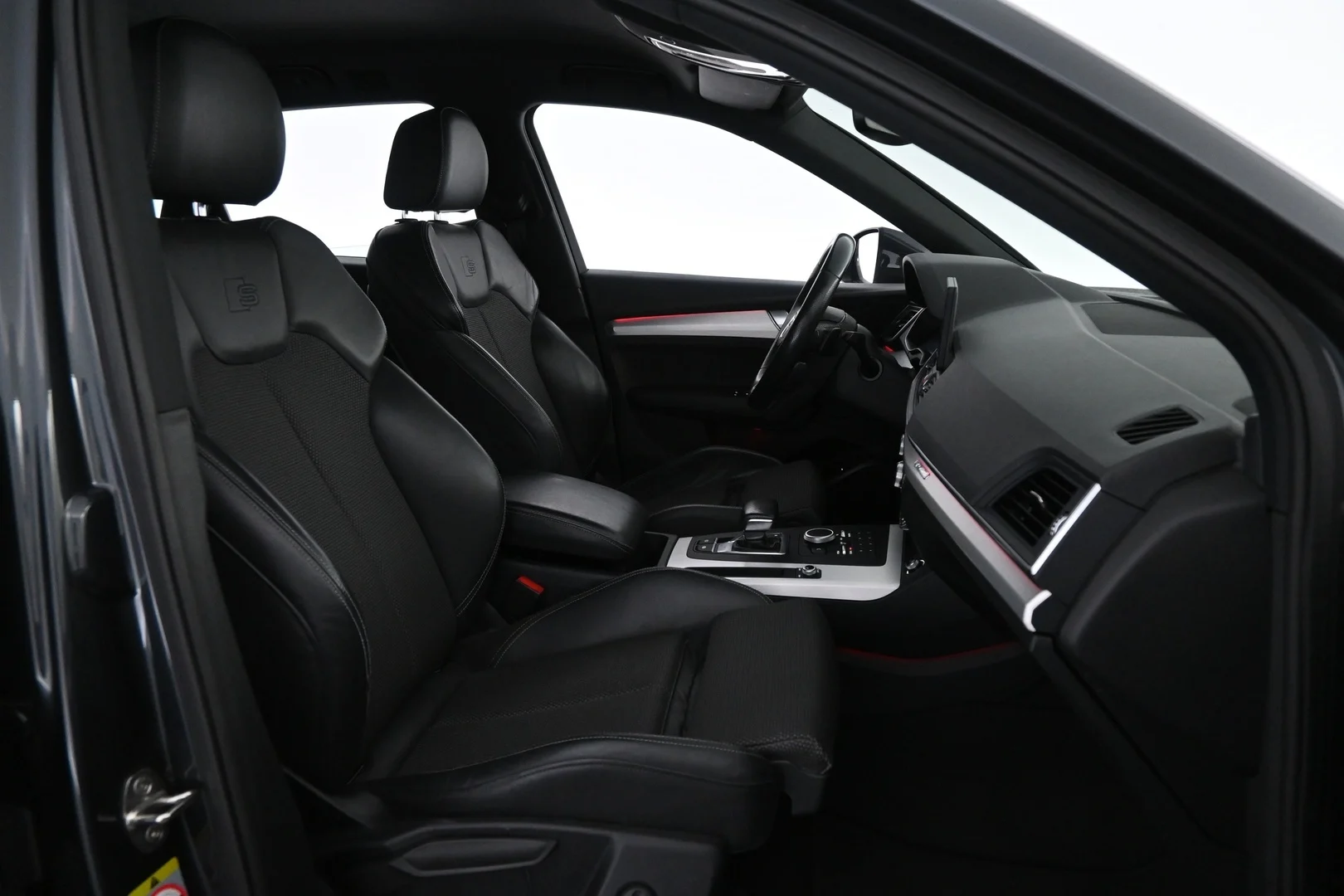 Car Image - JchVWG8fCsDUmIMJ4pog0