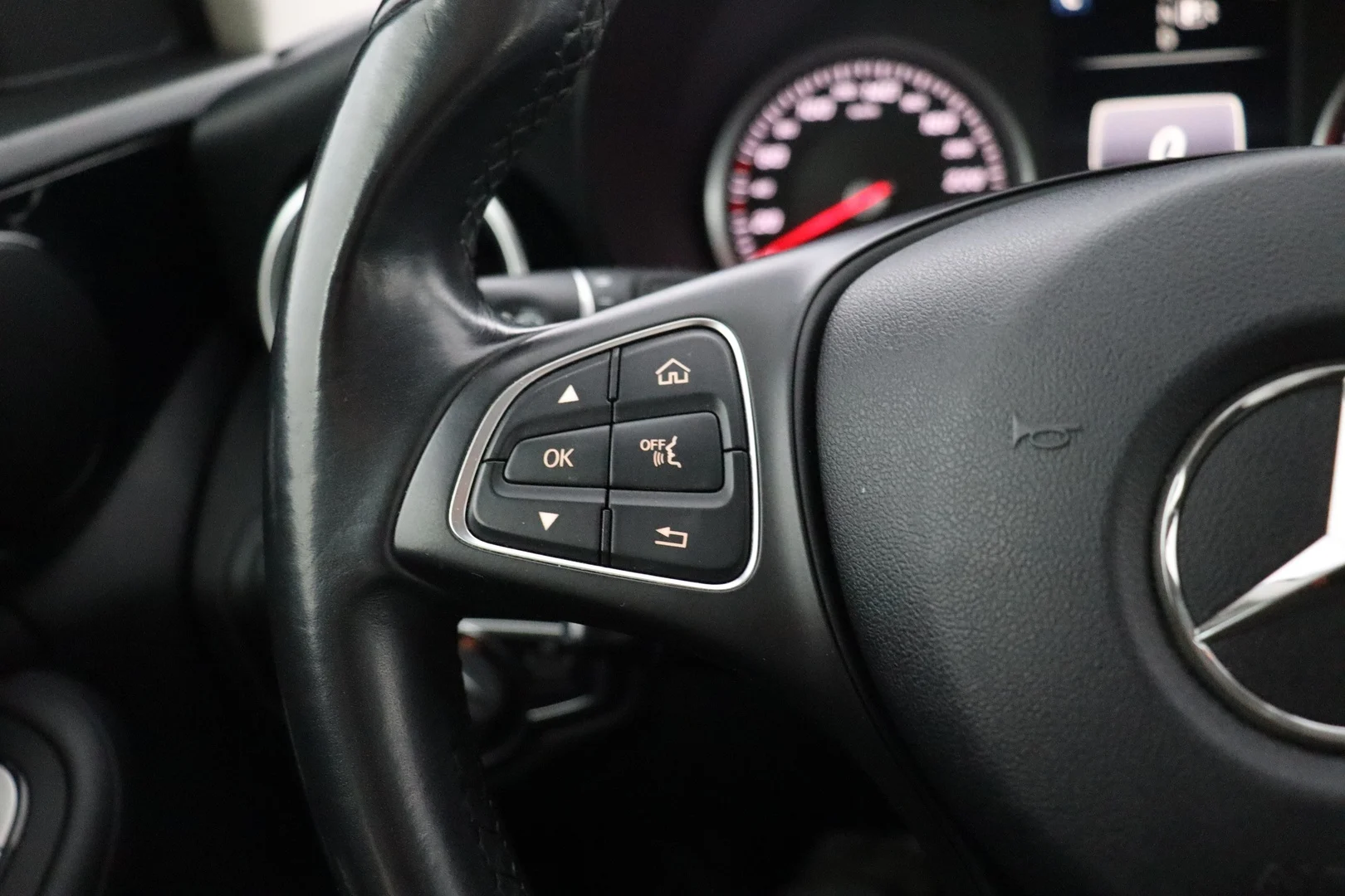 Car Image - V6rq8bDVMT0G5ci0bPmGl